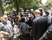 حضور فنى لافت فى جنازة والد منة شلبى بمسجد الفاروق فى المعادى