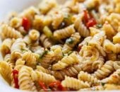 طريقة عمل سلطة المكرونة بالخضار.. طعمها حكاية