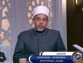 هل يجوز قراءة القرآن من المصحف أو المحمول أثناء صلاة الفرض؟.. أمين الفتوى يجيب