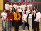 طلاب إعلام يطلقون مشروع تخرج "بعدسة AI" لرصد تأثيرات الذكاء الاصطناعي