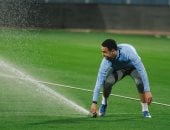 لاعبو بيراميدز يستعينون بالمياه لتخفيف الضغط قبل مواجهة الزمالك.. صور