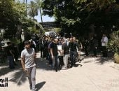 وصول جثمان والد منة شلبى لمسجد الفاروق بالمعادى.. صور