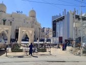 مشروع تطوير ميدان المساجد بدأت ملامحه تخرج للنور.. إقامة باكيات للمحلات التجارية فى الجهة الخلفية وإقامة بوابات وتطوير الساحة الداخلية للميدان.. والتصميمات استغرقت عام كامل وتكلفة التنفيذ 271 مليون جنيه.. صور