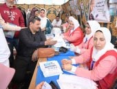 محافظ الغربية يتفقد القافلة الطبية المجانية بقرية بنا أبو صير بمركز سمنود