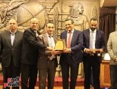 نقابة الصحفيين تكرم الزميل إسماعيل رفعت بحفل الحاصلين على الماجستير والدكتوراة.. صور