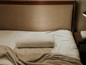 وسادة يابانية ذكية تغير وضعية النوم وتحسن الشعور عند الاستيقاظ