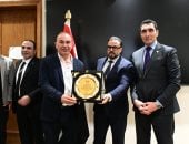 لجنة الشباب والرياضة بمجلس النواب تكرم أبو ريدة والتوأم حسام وإبراهيم حسن