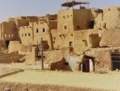 "شالى" أو سيوة القديمة كنز معمارى فريد من الطين والملح.. آثر يحمل عبق التراث الأمازيغى لأهالى الواحة يميزها بيئيا وسياحيا.. والحفاظ على الطابع البيئى باستخدام "الكرشيف" فى بناء المنازل والفنادق والمنتجعات.. صور