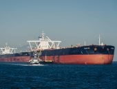 تقرير: محتالون يعرضون مرورًا للسفن العالقة قرب مضيق هرمز مقابل عملات مشفرة