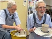 رجل عمره 102 عام يشعل تيك توك: يعمل 4 أيام ويعيش قصة حب ويتعلم الخزف