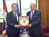 محافظ السويس يستقبل السفير الفرنسي لبحث تعزيز التعاون والاستثمار