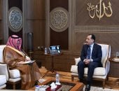 رئيس الوزراء يستقبل سفير خادم الحرمين لدى مصر لبحث تعزيز التعاون المشترك