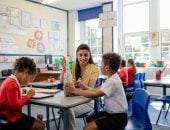 مقاعد الفصول الدراسية فارغة فى إنجلترا قريبا.. انخفاض عدد المواليد سببا