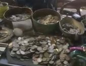 كنز في درجك.. الربع جنيه القديم يُباع بـ15 ألف جنيه بسوق الأنتيكات (فيديو)