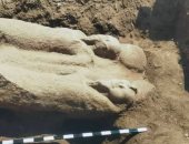 وزنه 5 أطنان وارتفاعه 240 سم.. بعثة أثرية تدرس تمثال الحسينية لحسم هويته.. صور