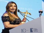 أناقة بطابع مصرى.. نجوم يخطفون الأنظار بإطلالات فرعونية بمهرجان أسوان