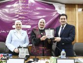 تكريم محمد طنطاوى مدير تحرير اليوم السابع تقديرًا لجهوده بمركز بحوث ودراسات الرأى العام بإعلام القاهرة