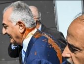 هجوم مفاجئ فى برلين.. رش سائل أحمر على رضا بهلوى بعد مؤتمر ضد إيران