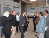 محافظ القليوبية يتفقد مصانع "باسوس" لدراسة أوضاع المصانع غير المرخصة.. صور 