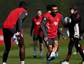 محمد صلاح يقود تدريبات ليفربول بابتسامة قبل مواجهة كريستال بالاس.. صور