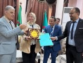 عميد حاسبات مطروح تشارك بمؤتمر دولى بالجزائر وتناقش دور الذكاء الاصطناعى