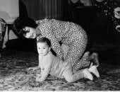 مين ميحبش نعيمة؟.. 60 عاما على رحيل التمر حنة.. جدها مدرس جذبته نداهة السيرك.. حاورت وزير الأوقاف وصاحبة أول طلاق أمام الكاميرات.. خططت للحج والاعتزال فى الأربعين.. وبماذا أجابت عن سؤال هتدخلى الجنة أم النار؟