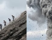 سياح يهربون من ثوران مفاجئ لبركان فى جواتيمالا..فيديو