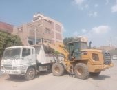 رفع 35 طن مخلفات فى حملات نظافة مكثفة بقرى أبنوب لتحسين الخدمات للمواطنين