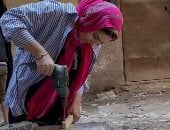 من طالبة فنون جميلة لصاحبة ورشة نجارة.. "أسماء" حولت شغفها بالخشب لعمل ناجح