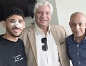 عبد الناصر محمد يزور قطة فى المستشفى بعد جراحة كسر الأنف