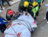الحماية المدنية تساعد فى إنزال سيدة تزن 350 كيلو للعلاج بالمطرية.. فيديو