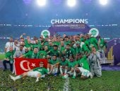 شاهد مراسم تتويج الأهلي السعودي بلقب دوري أبطال آسيا للنخبة.. فيديو