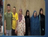 معركة سيدات في حلوان.. علقة ساخنة بين جيران بسبب الوقوف أمام المنزل