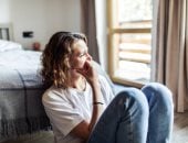 7 إشارات خفية تكشف إرهاقك النفسى رغم أنك تبدو بخير 