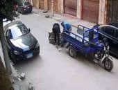 وقعوا فى شر أعمالهم.. ضبط ثنائى التروسيكل المتهمان بسرقة أغطية الصرف الصحى