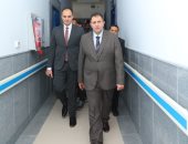 محافظ دمياط يجرى جولة ميدانية بقرية الوسطاني ويتفقد الوحدة الصحية