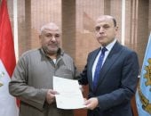 محافظ الغربية يُسلّم 37 عقد تقنين أراضي أملاك دولة للمستفيدين