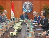 وزير الاستثمار والتجارة الخارجية يبحث مع "مجموعة العربي" خطط التوسع الصناعي 