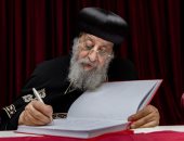 بخط اليد وقلب الأب.. البابا تواضروس الثانى يدون رسالة محبة من إسطنبول لكل العالم