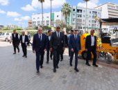 محافظ كفر الشيخ يتفقد ماكينة تخطيط الشوارع ودعم منظومة النظافة العامة.. صور