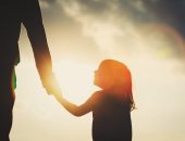 تفاصيل يومية تصنع علاقة قوية بين الأب وابنته وتبنى ثقتها بنفسها