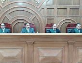 قتلته بحجر وأشعلت النيران فيه.. تأجيل محاكمة المتهمة بقتل زوجها بالشرقية