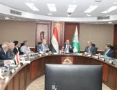 محافظ الجيزة يترأس اجتماع مشروع الجبانات لبحث الطلبات المقدمة من المواطنين