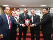 توزيع 25 لاب توب ناطق و10 كراسي متحركة للطلاب من ذوي الإعاقة بالمنيا