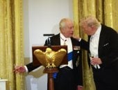 هدية من ميراث الحرب العالمية الثانية.. ماذا قدم الملك تشارلز لـ ترامب ؟