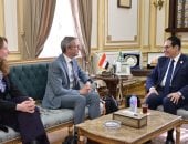 رئيس جامعة القاهرة يستقبل رئيس جامعة ليدن الهولندية لبحث تعزيز التعاون 