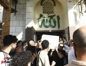 وصول جثمان الراحل مختار نوح لمثواه الأخير بمقابر العائلة فى 6 أكتوبر.. صور 