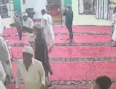 ثعبان يثير فزع المصلين بأحد المساجد فى الهند.. فيديو