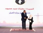 الرئيس السيسى يكرم نخبة من عمال مصر خلال احتفالية عيد العمال