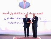 عادل عبد الفضيل يحصد وسام العمل من الطبقة الأولى في عيد العمال 2026 
